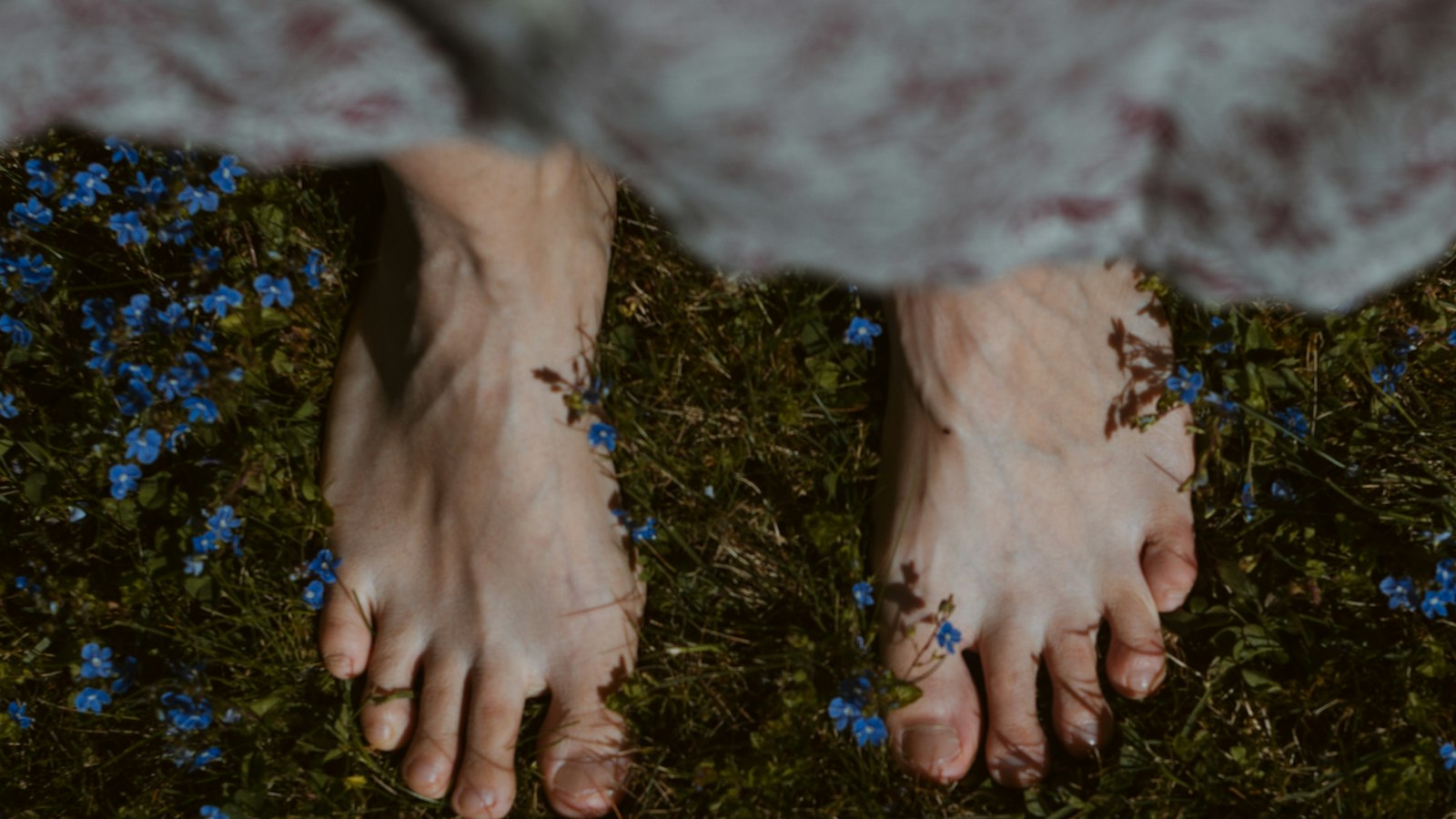 persons feet on green grass