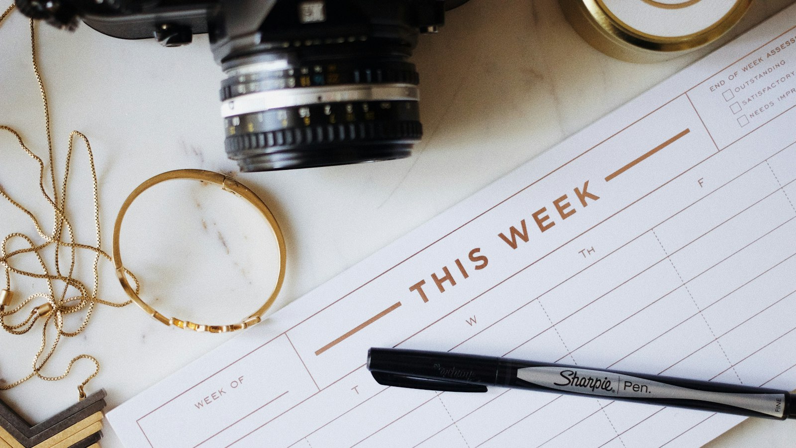 closeup photo of ballpoint pen near camera